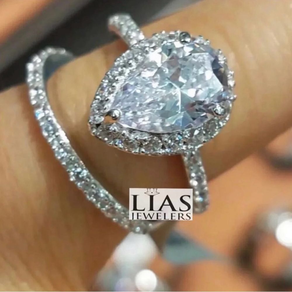 New 18k white gold wedding ring set